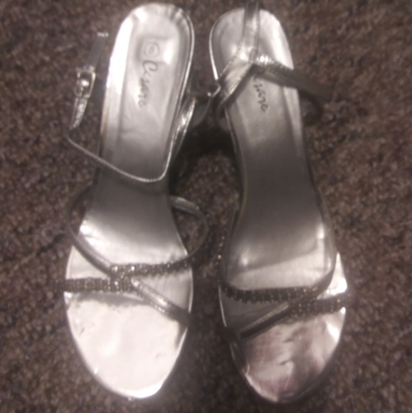 Silver shoes - Picture 1 of 1